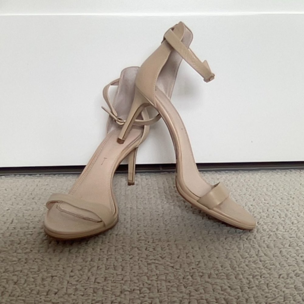 Banana Republic Heel